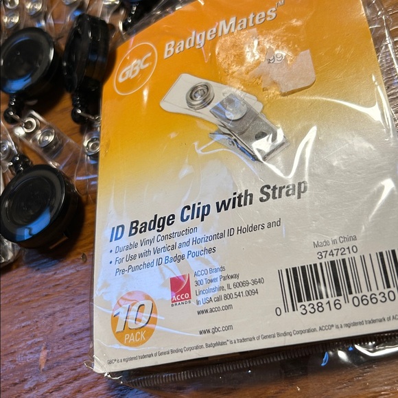 34 Badge Clips - Picture 4 of 5